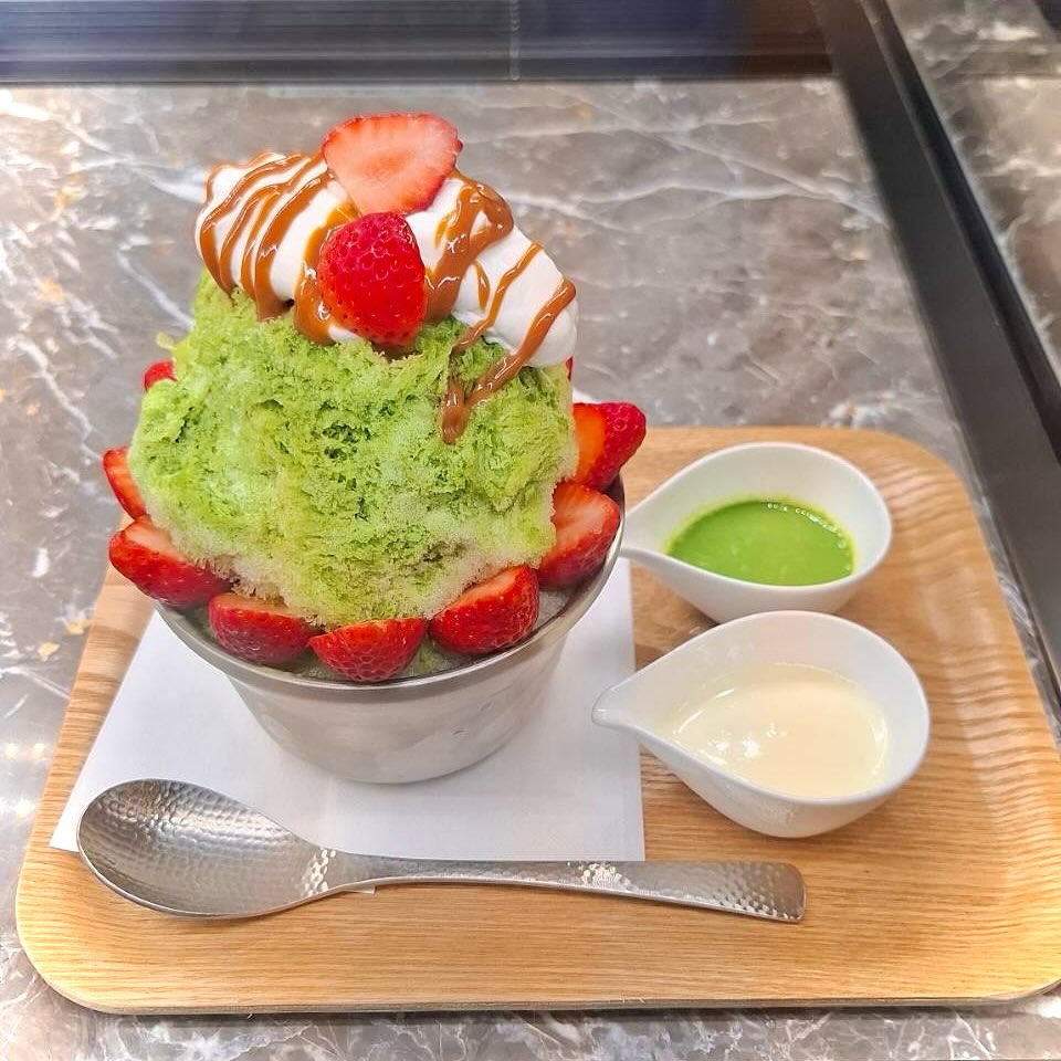 宇治抹茶と苺のかき氷